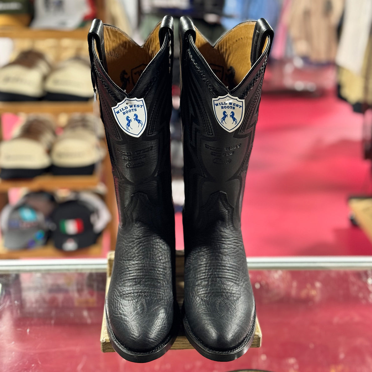 Front view of Wild West Men's Bull Shoulder Western Boots R-Toe