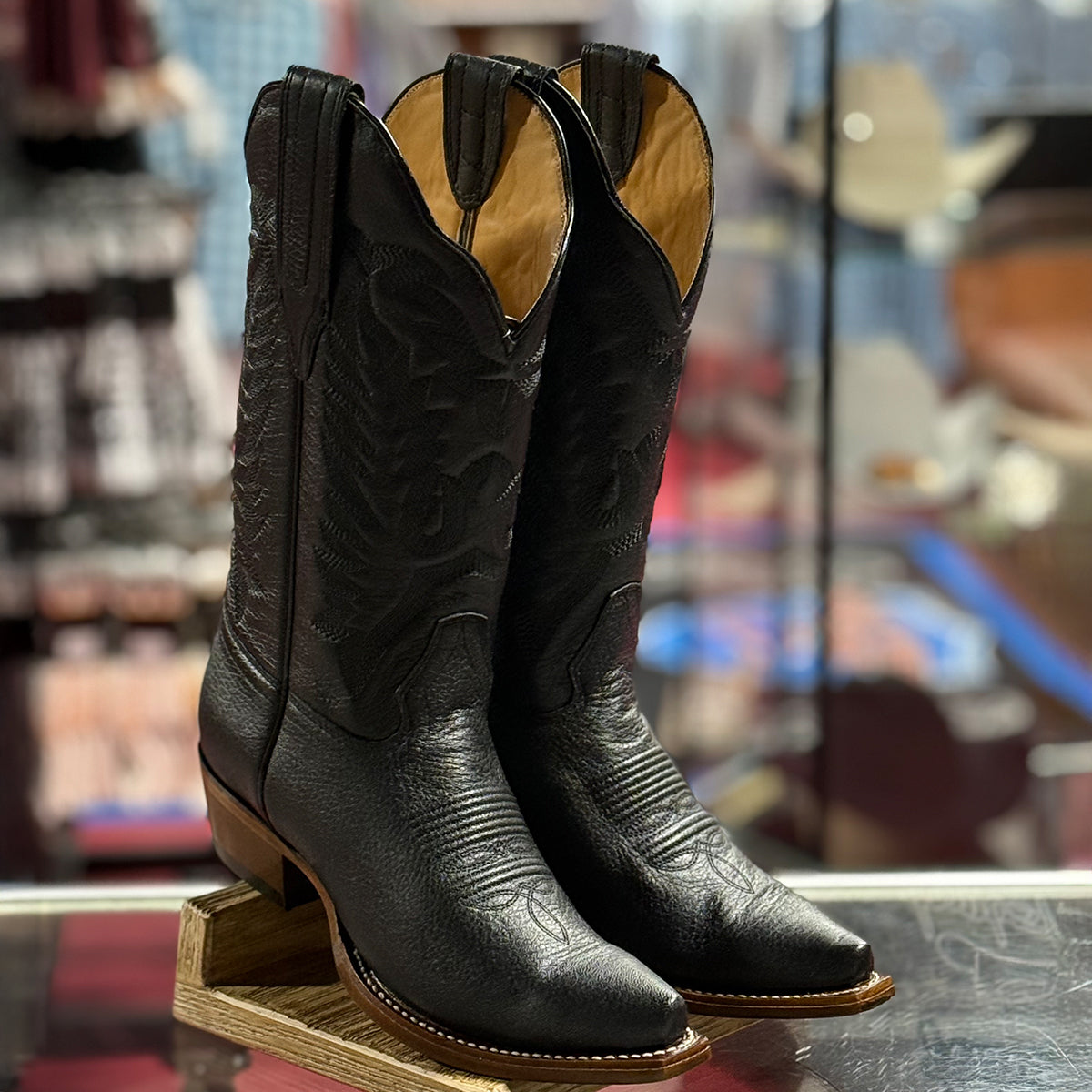 Los Altos women's black leather cowboy boots snip toe profile.