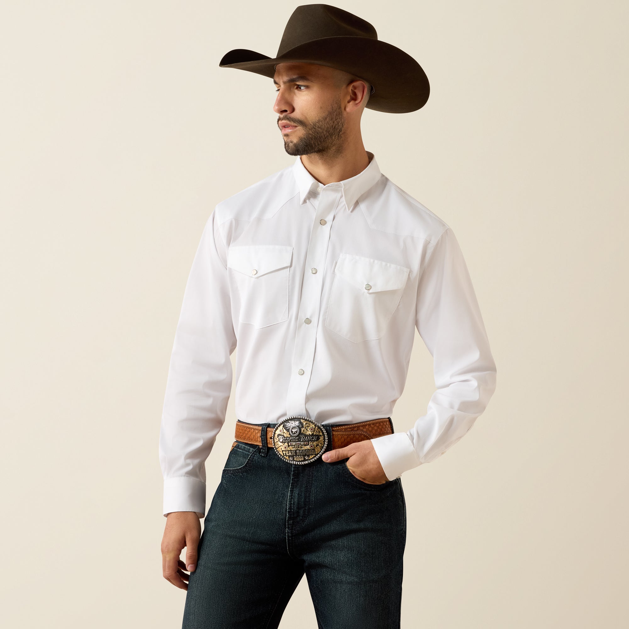 Front view of a man wearing the Ariat Men's Everything White long sleeve Western snap shirt with cowboy hat, jeans, and boots.