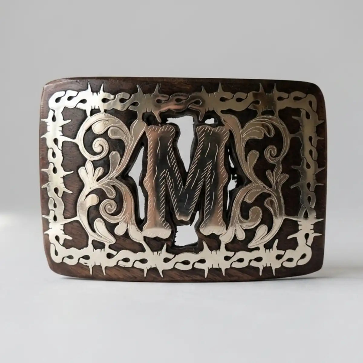 Hebilla Artesanal de Mezquite Inicial "M"