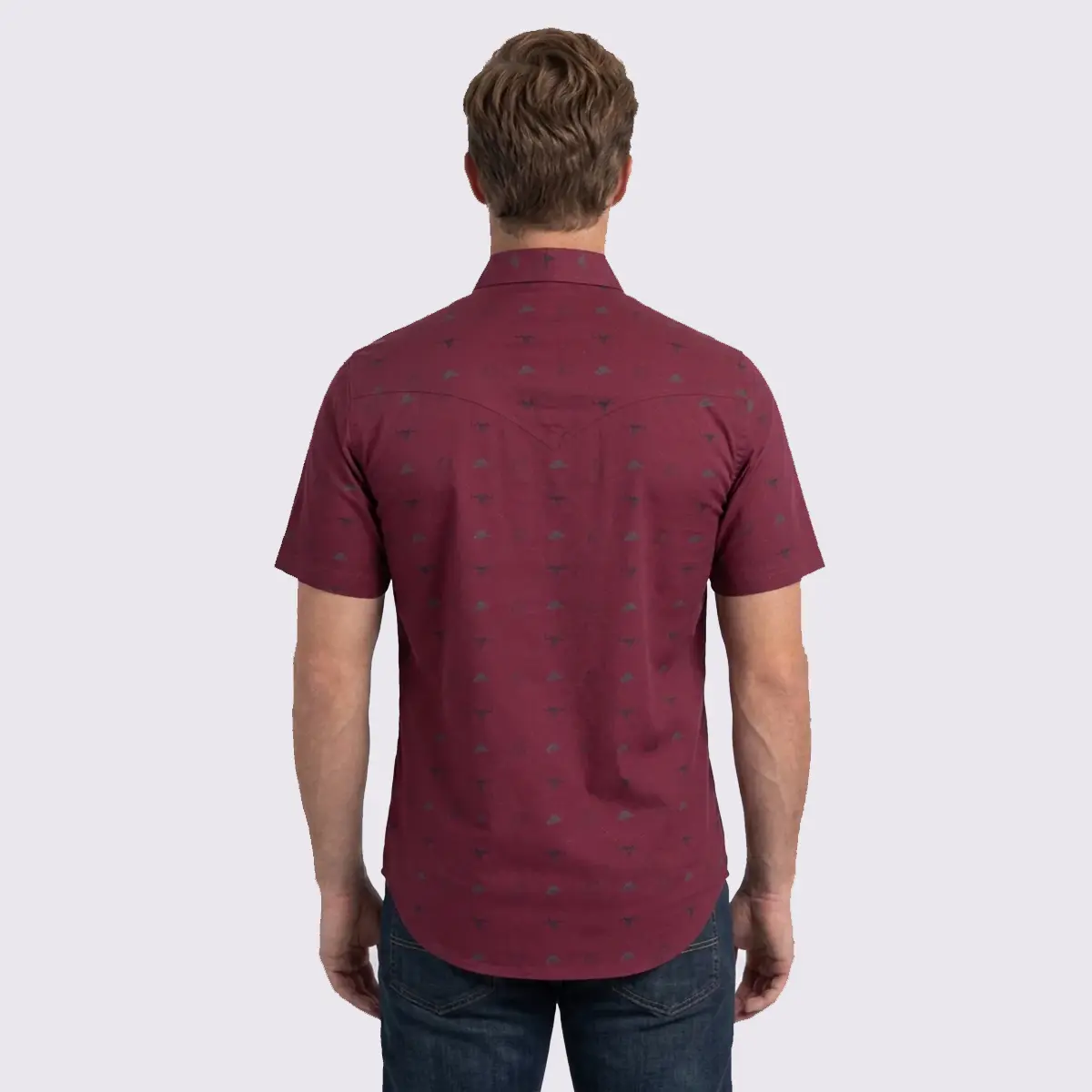 Back view of a male model wearing the Platini burgundy short sleeve shirt highlighting the Western back yoke and lattice pattern.