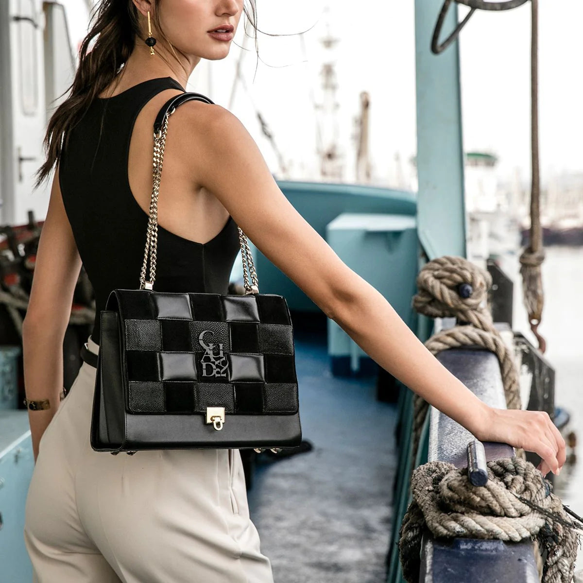 Stingray Chain-Link Cuadra Purse