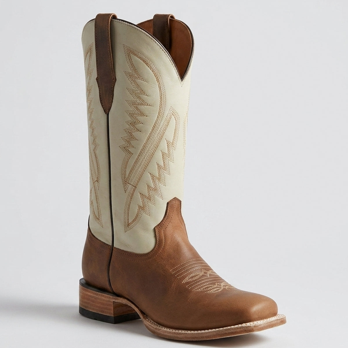 Lirac women's brown and white square toe cowgirl boot.