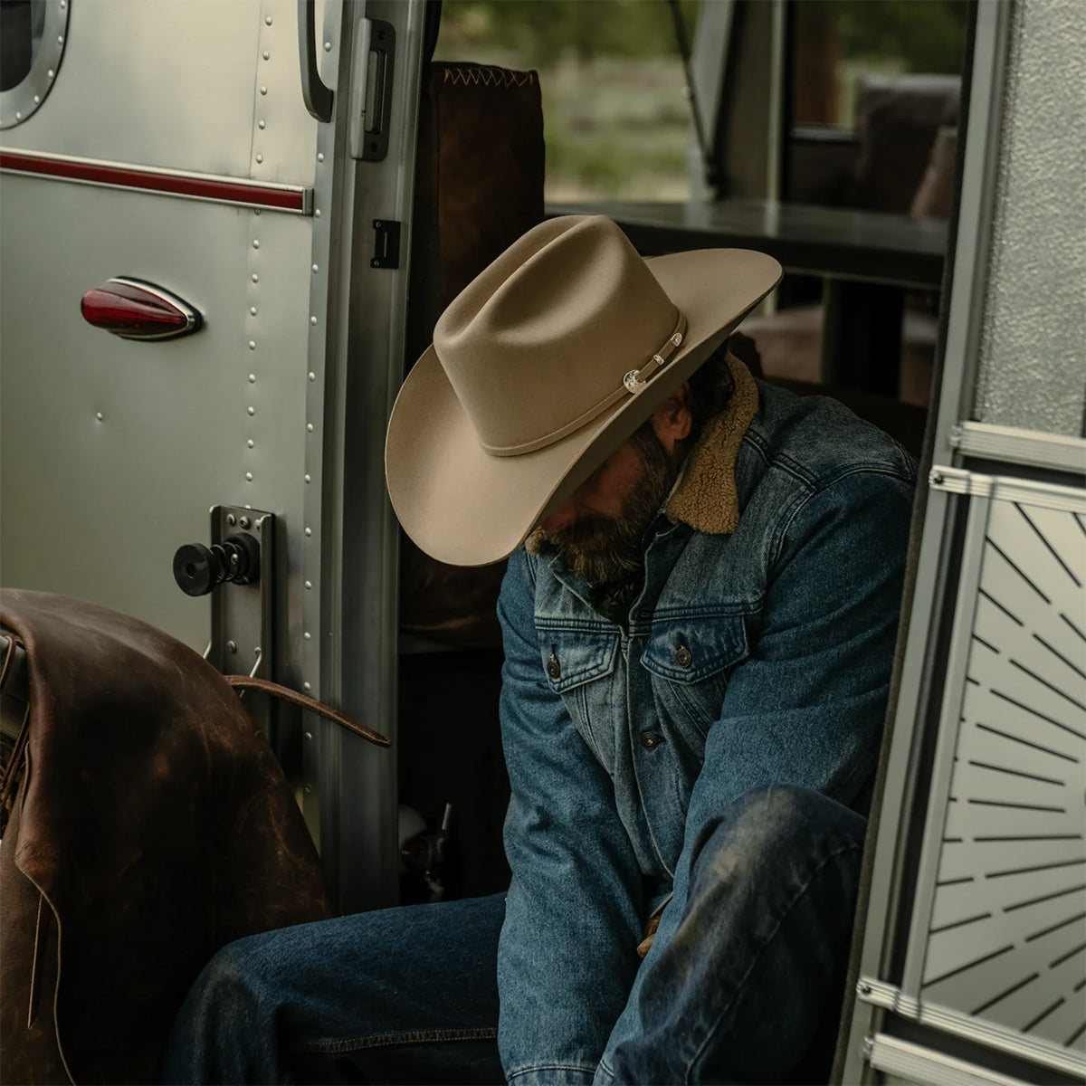 Man wearing Stetson Corral 4X Cowboy Hat Silversand