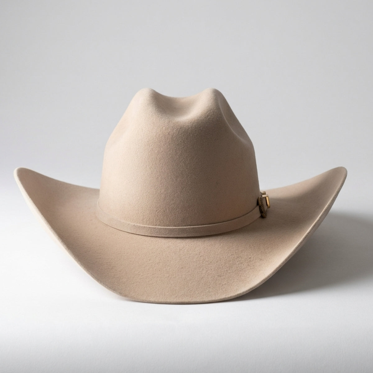 Front view of Tombstone Este Oeste silverbelly felt cowboy hat.