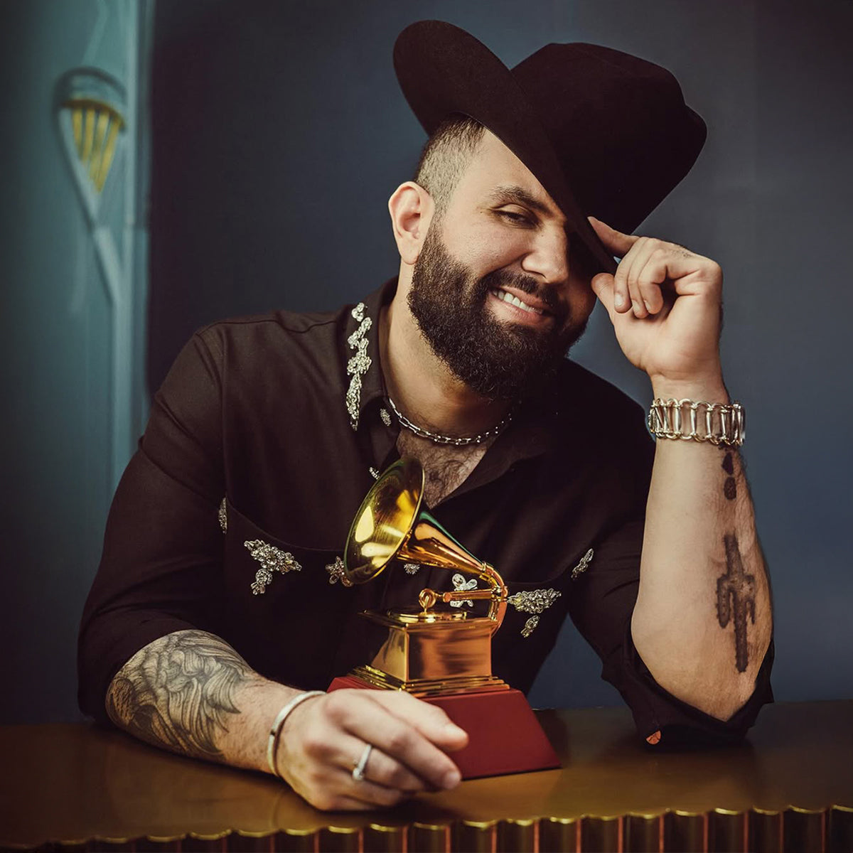 Texana Carin Leon Copa Alta