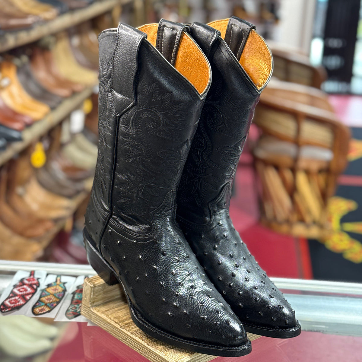 Collection d'éléments du Far West. Bottes de cowboy, fer à cheval, chapeau de cowboy, serpent Collection d'éléments du Far West. Bottes de cowboy, fer à cheval, chapeau de cowboy, serpent