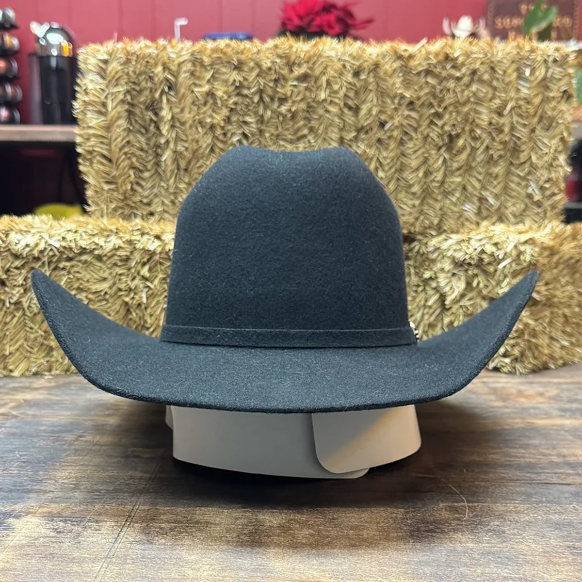 Cuernos Chuecos Minnick Crown Black Cowboy Hat