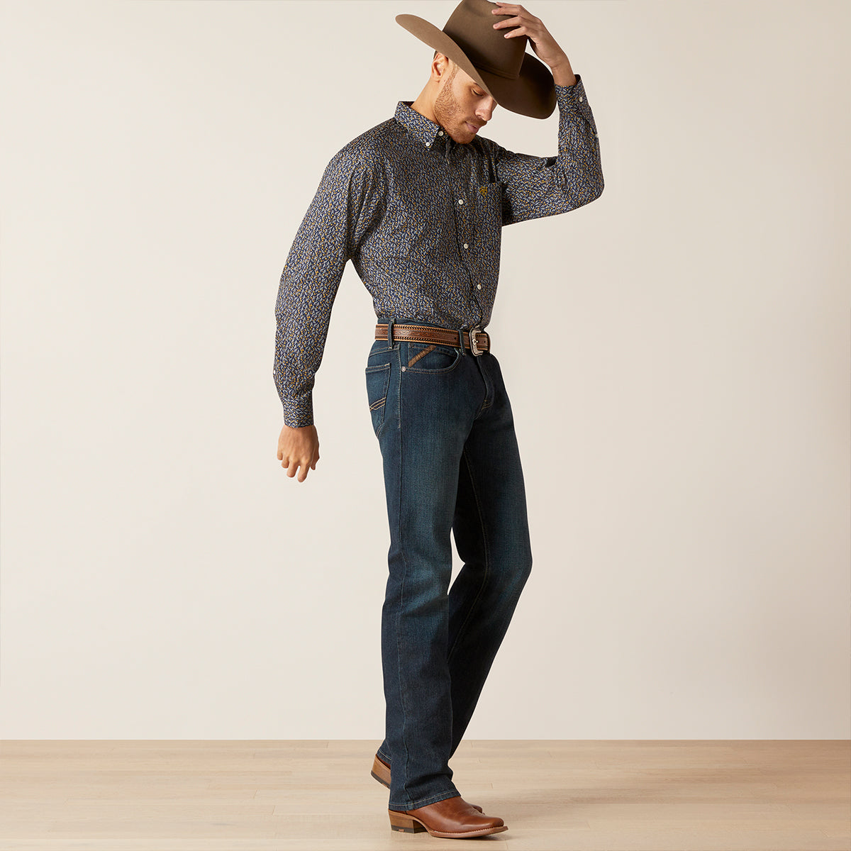 A man wearing the Ariat Men's Wrinkle Free Kolson Deep Pacific floral shirt.
