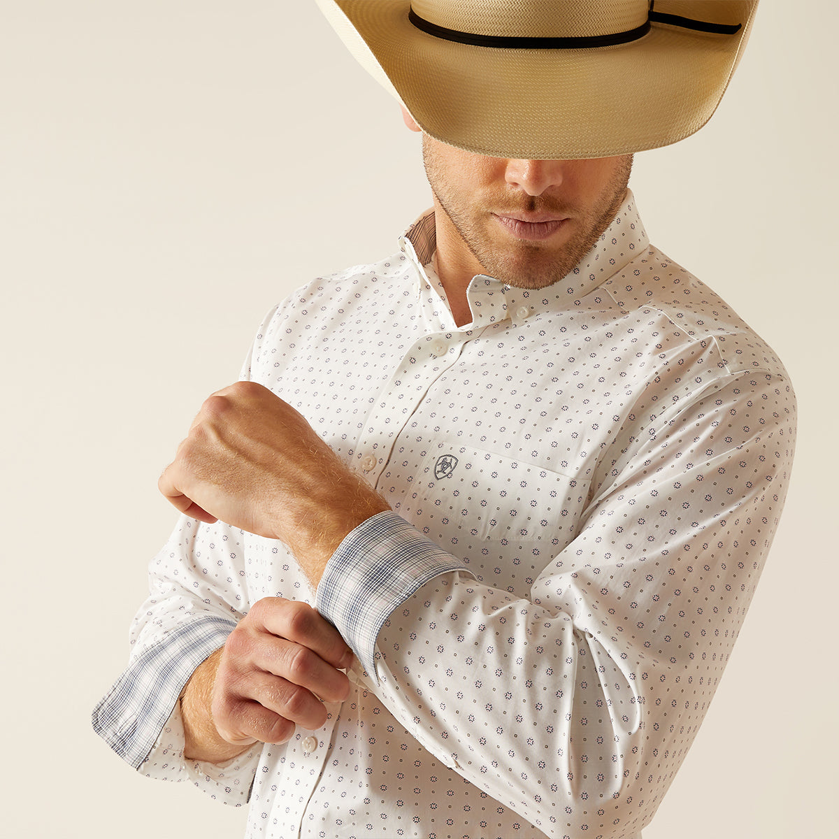 Camisa Ariat Wrinkle Free Ogden Blanca Classic