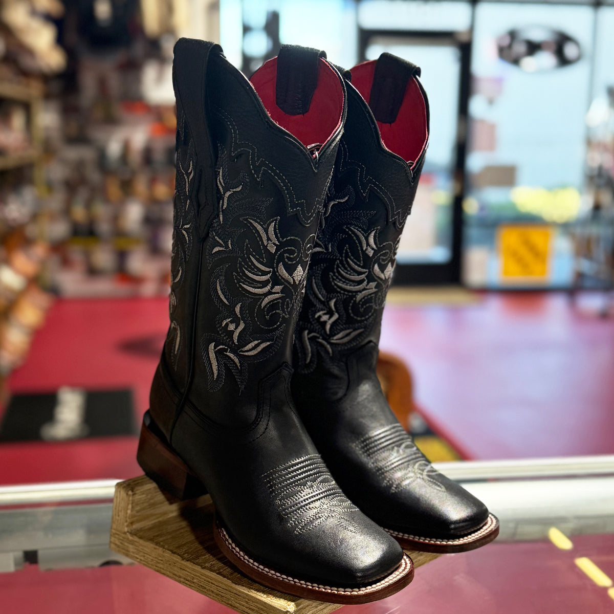 Los Altos women's black leather wide square toe cowgirl boots.
