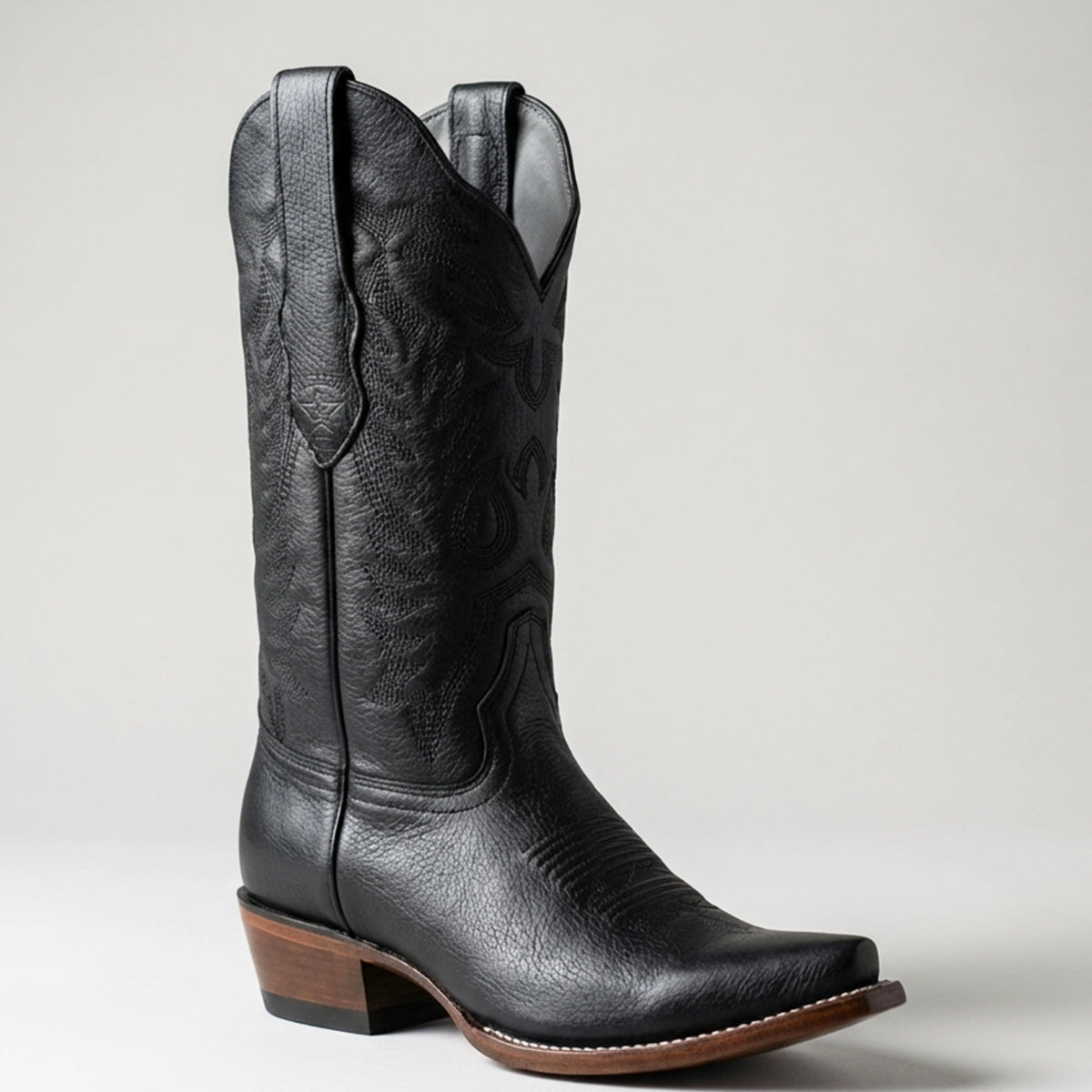 Los Altos black leather cowgirl boot snip toe profile.