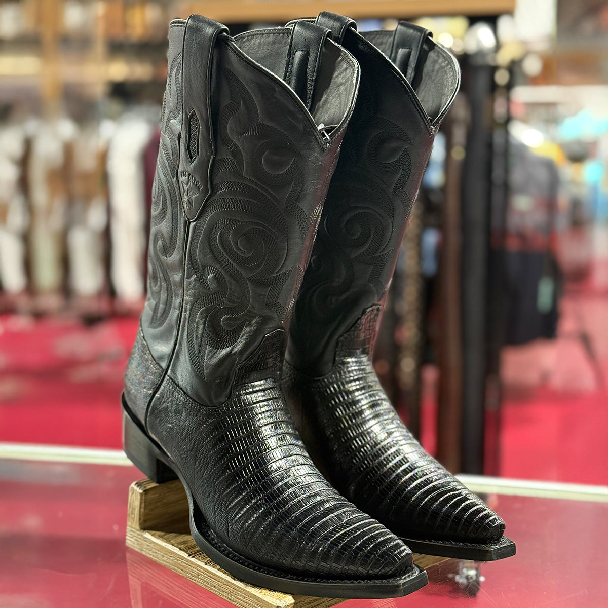 Los Altos black lizard cowboy boots snip toe