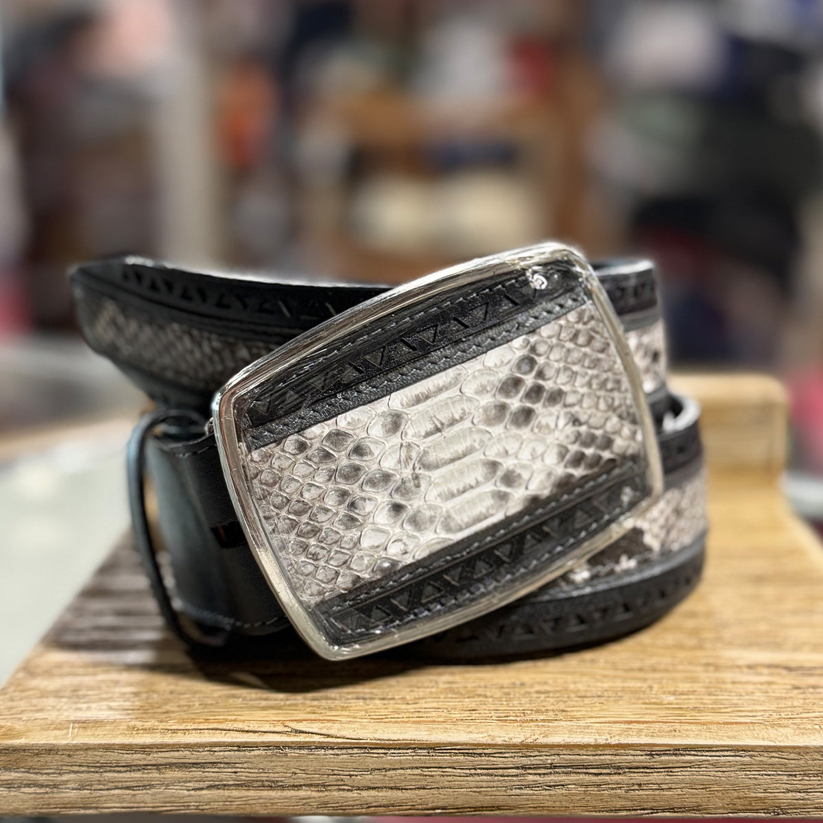 Los Altos mens snakeskin belt natural color.