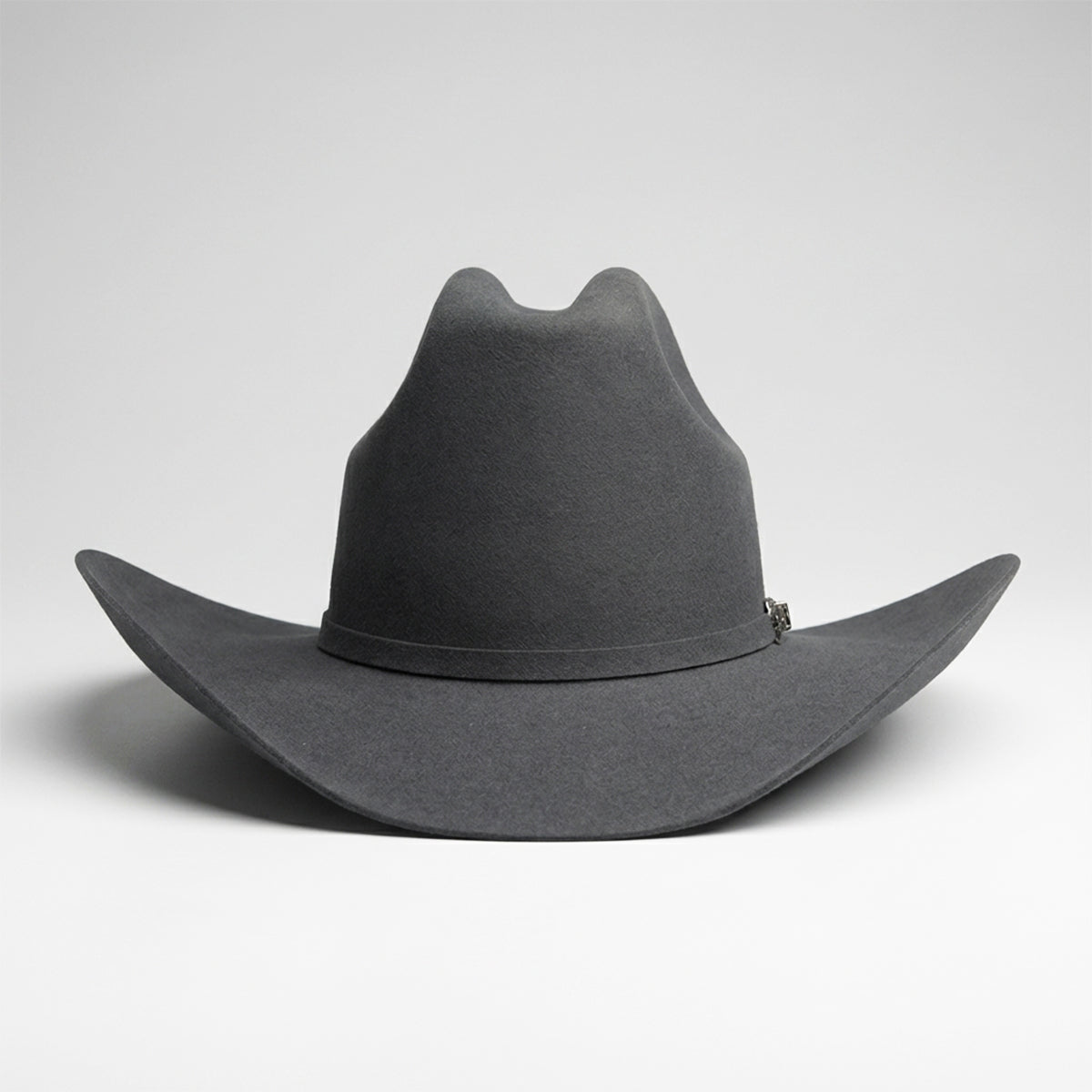 Front view of Cuernos Chuecos Sonora Quarter Horse charcoal grey fur felt cowboy hat.
