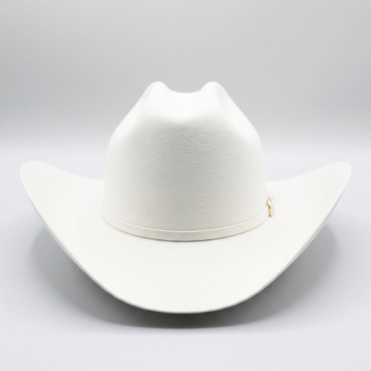 A premium Larry Mahan Real 6X white fur felt cowboy hat featuring a classic cattleman crown crease, a 4-inch brim, and a white felt hatband with a gold buckle set.