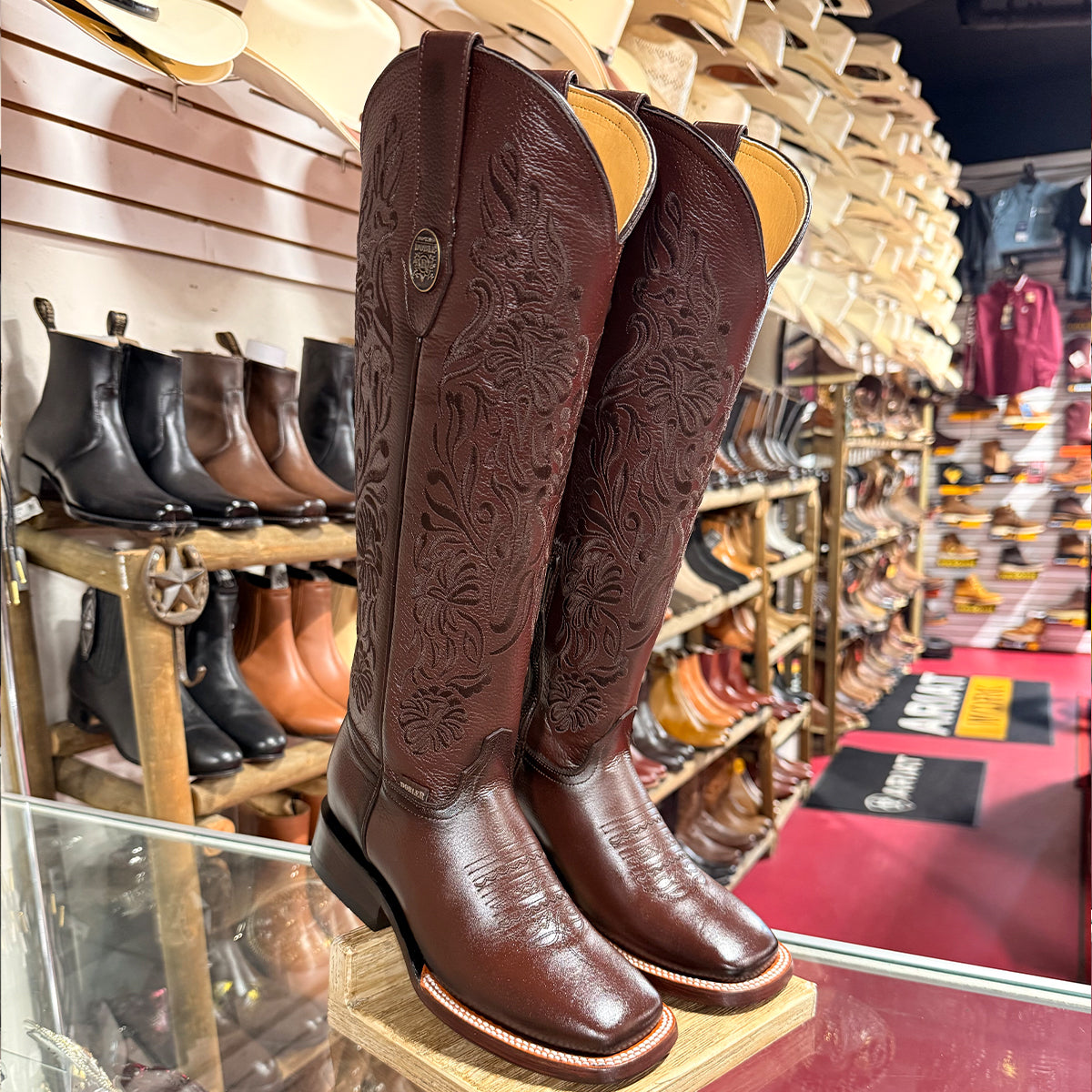 Botas Doble R Valencia Flother Café women's 16-inch knee-high rich brown leather square toe cowgirl boots with intricate tonal espresso floral embroidery.