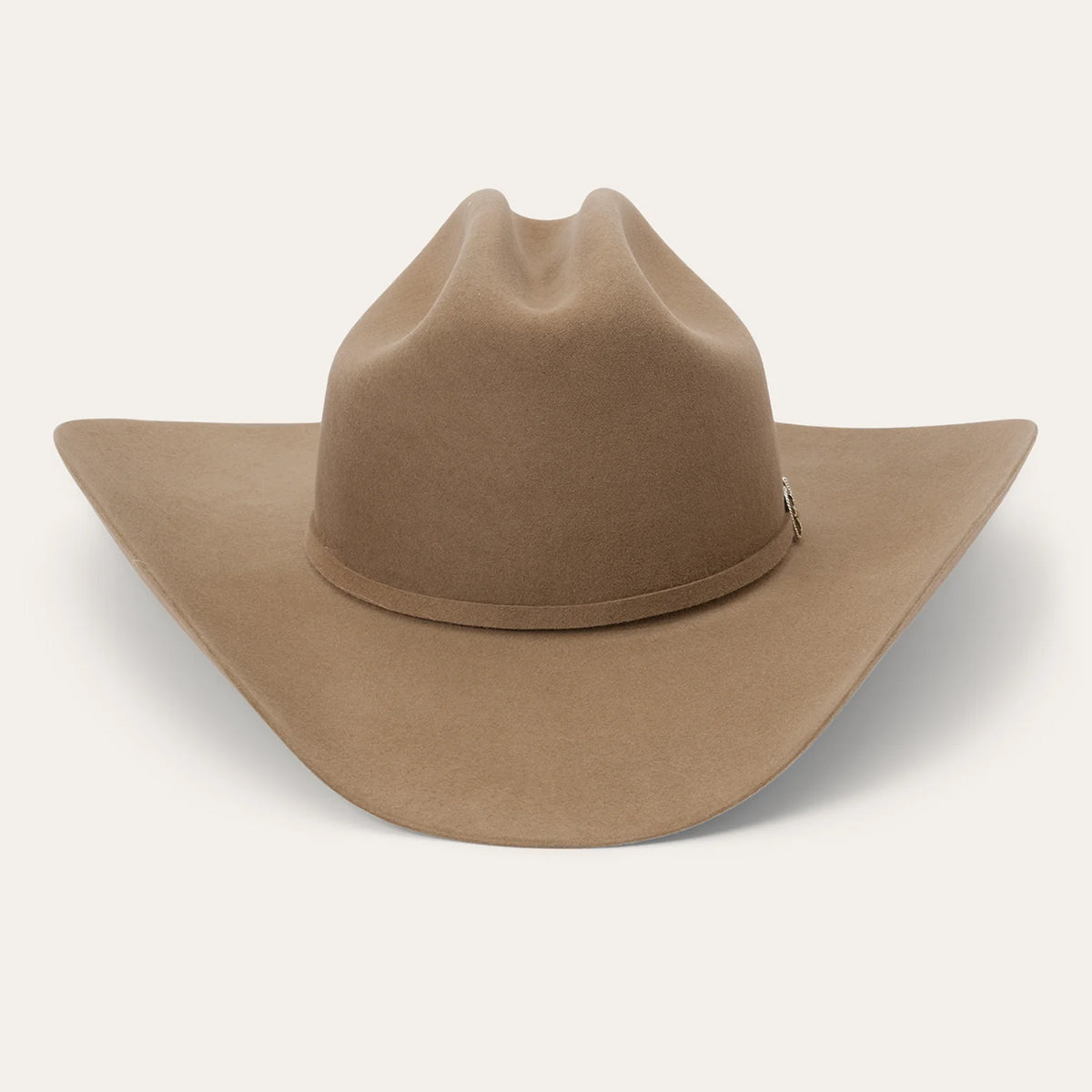 Stetson 6x Skyline Sahara brown felt western hat on a light gray background.