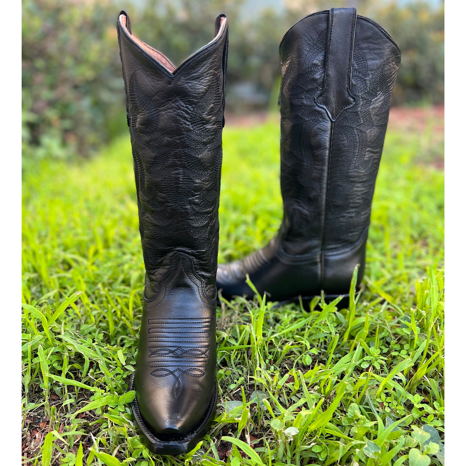 Women's Black Snip Toe Cowgirl Boots